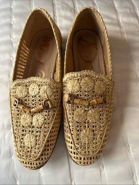 Woven Floral Raffia Loafers - Gold